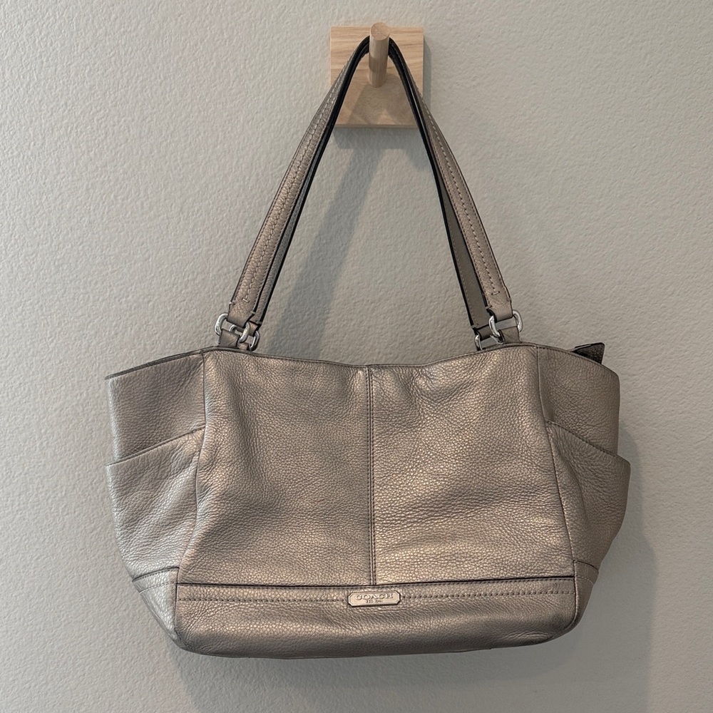 Coach Gallery‎ Tote in Metallic Silver Pebbled Leather Model F23284 Shoulder Bag